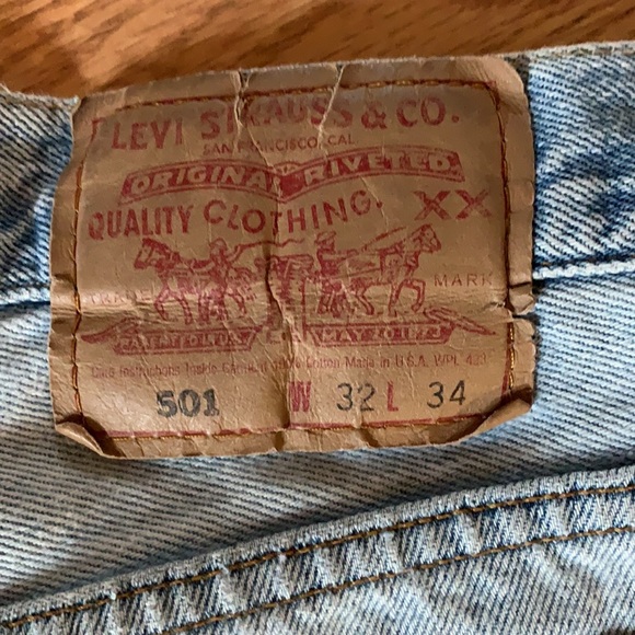 Levi 501 button fly Jean shorts - Picture 3 of 5